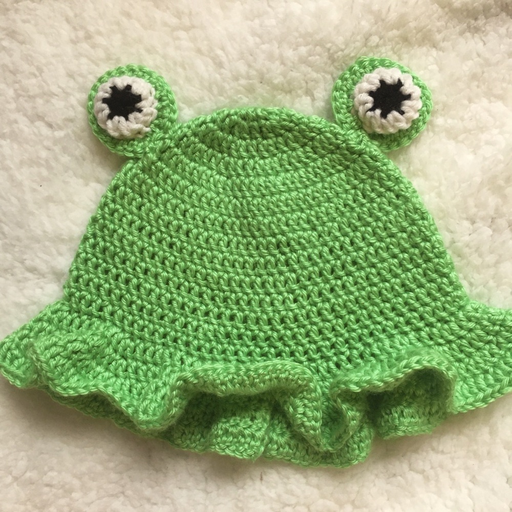 Crochet frog bucket hat